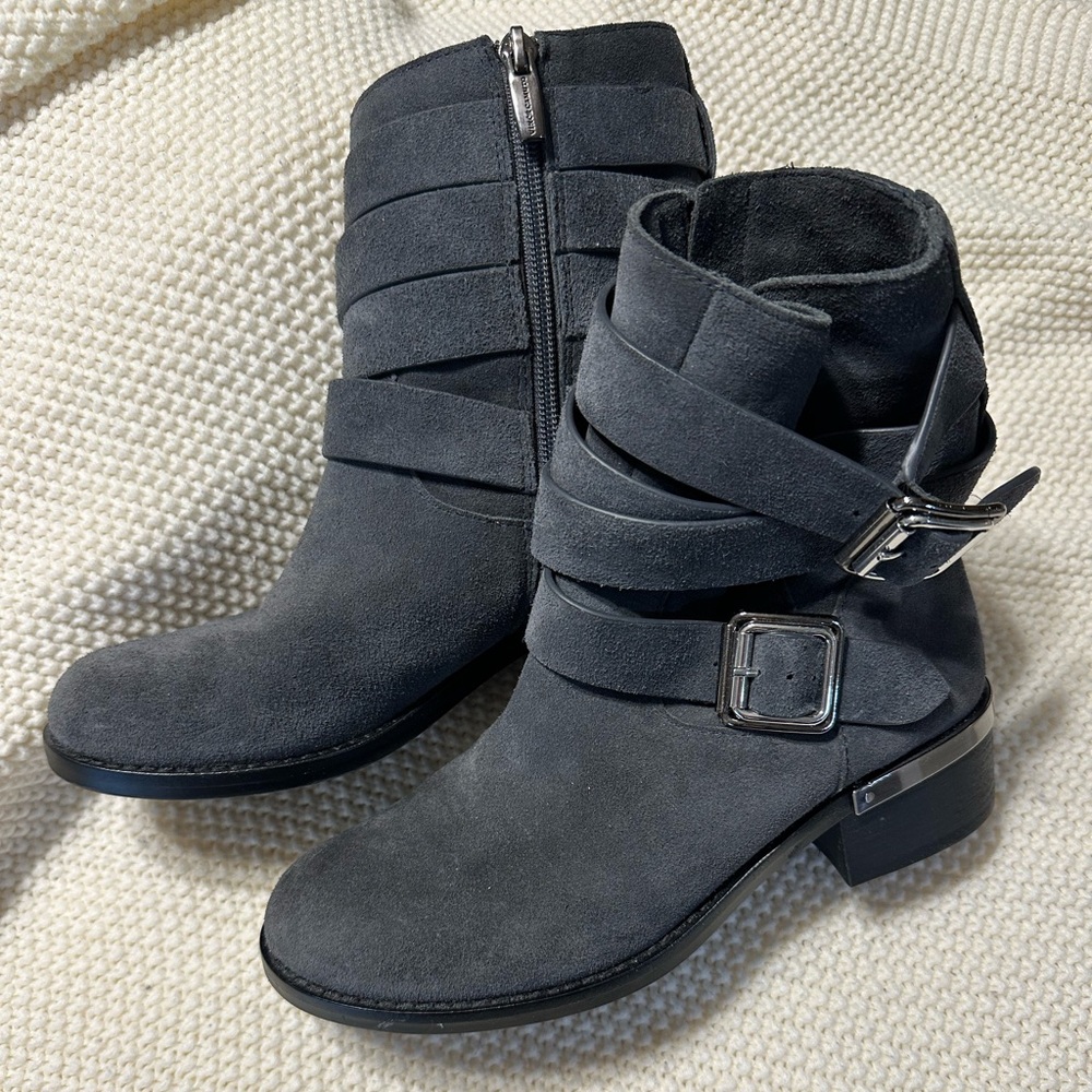 Vince Camuto Webey Ankle Boot Size 6